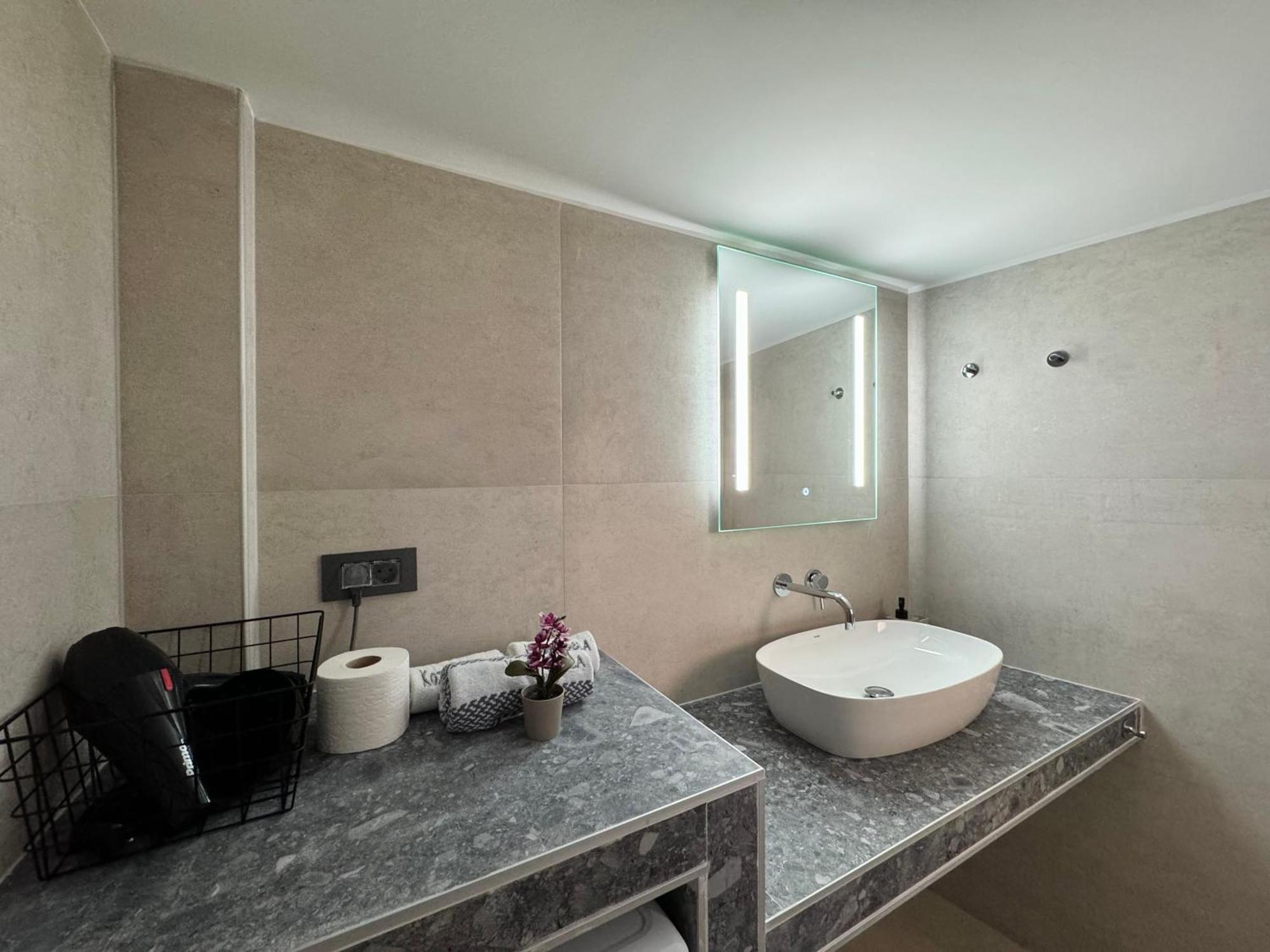 Spacious Apartment Near Monastiraki By Kozy Koala 雅典 外观 照片